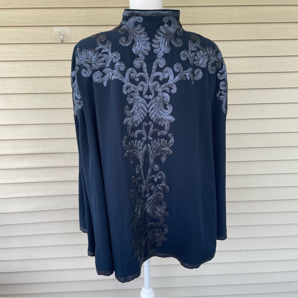 Tadashi Shoji METALLIC PAILLETTE EMBELLISHED CREPE CAPELET Size XL - Picture 4 of 11